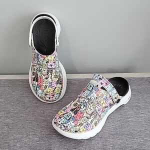 Skechers 5-dog clogs